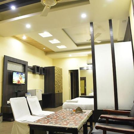 Hotel C-9 Джайпур Екстериор снимка