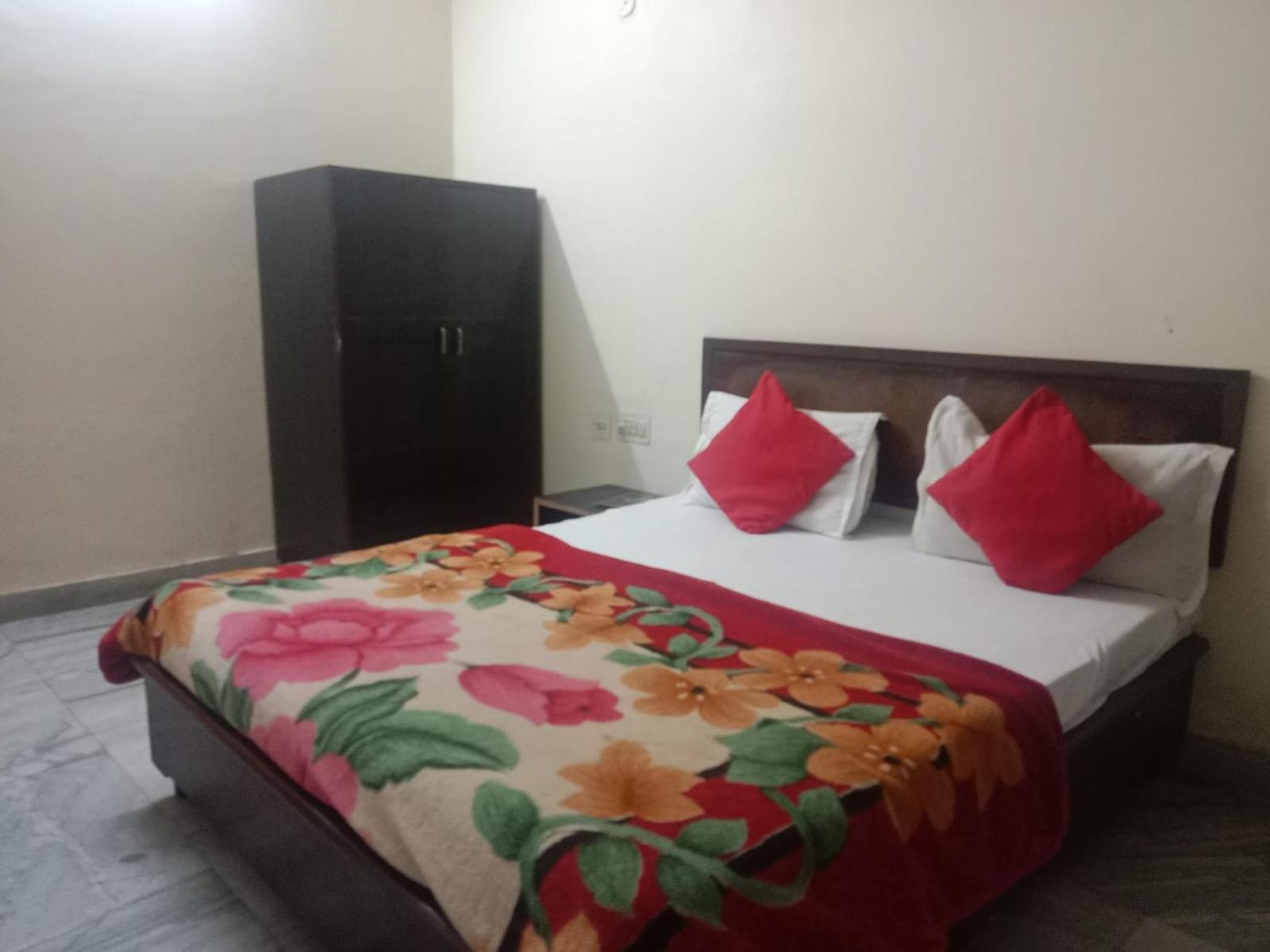 Hotel C-9 Джайпур Екстериор снимка