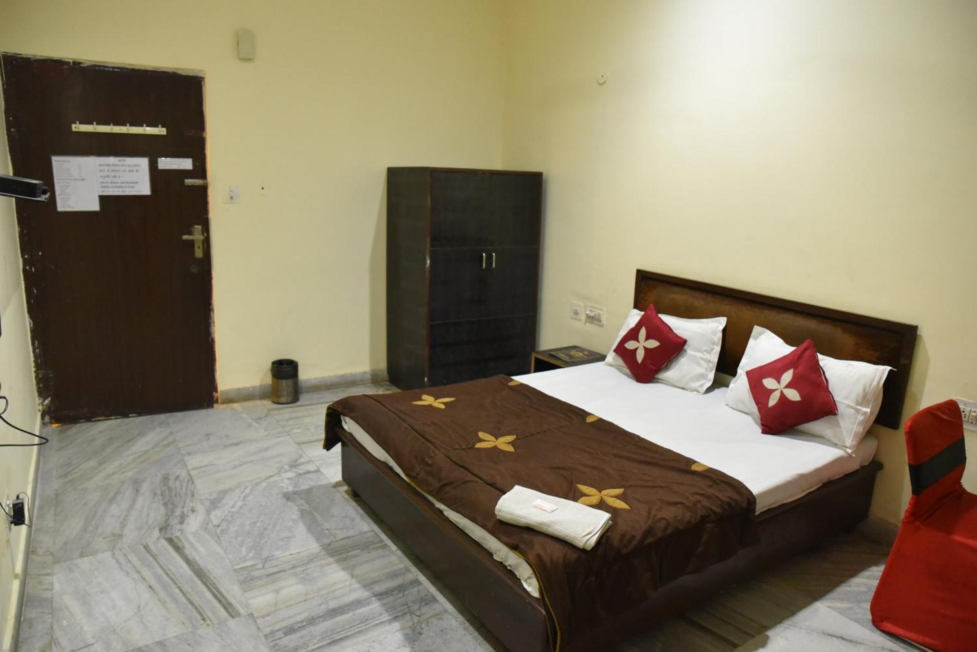 Hotel C-9 Джайпур Екстериор снимка